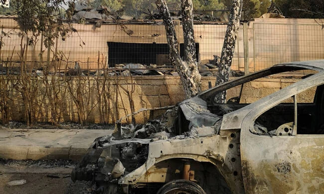 Φωτιά στο Μάτι: Βίντεο απόγνωσης και πανικού με οδηγό που κινείται μέσα στις φλόγες